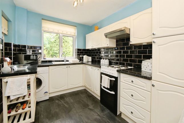 13, Ton Glas, Bridgend photo 4