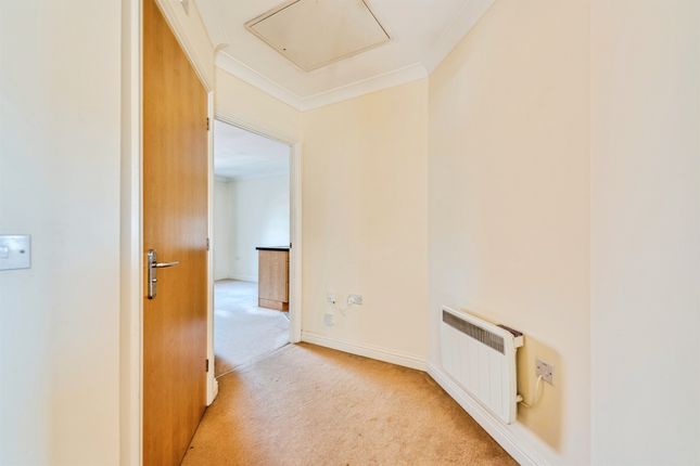 27, Marbeck Close, Swindon photo 4