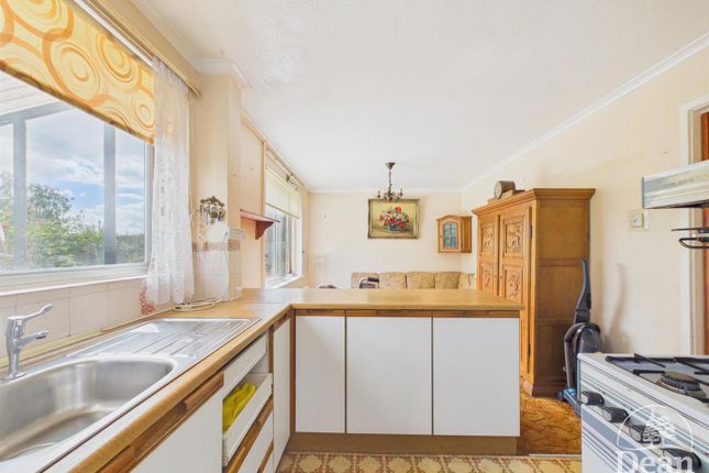 52, Templeway West, Lydney photo 3
