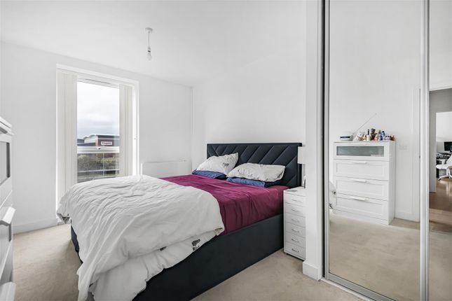 Flat for sale in Cygnet House, Drake Way, Reading