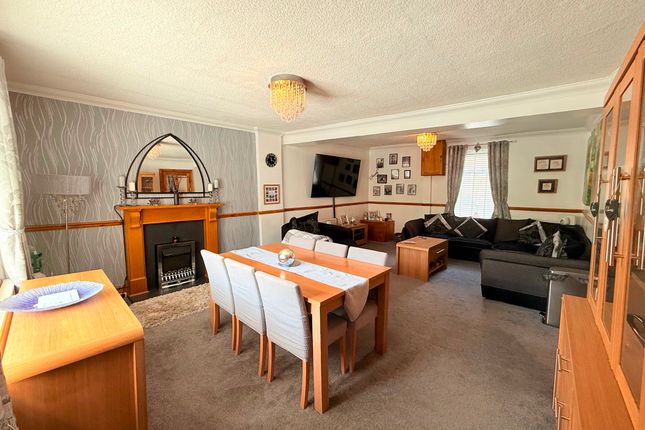 6 Llewellyn Street, Bridgend photo 3