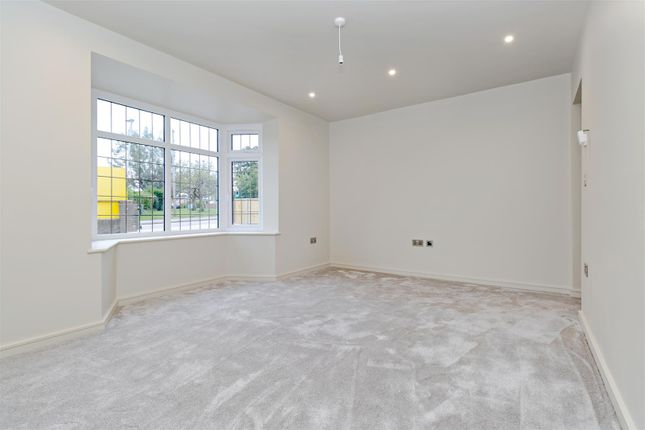 Flat for sale in The Beeches, Beech Drive, Borehamwood