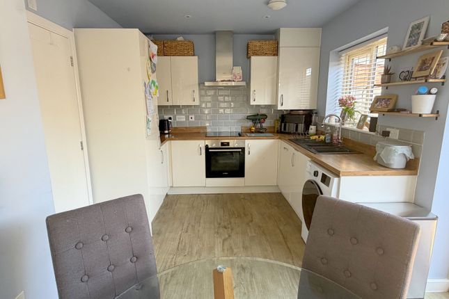 23 Snapdragon Close, Walton Cardiff, Tewkesbury photo 4