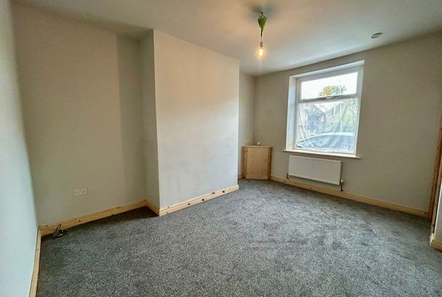 7, Green Lane, Burnley photo 3