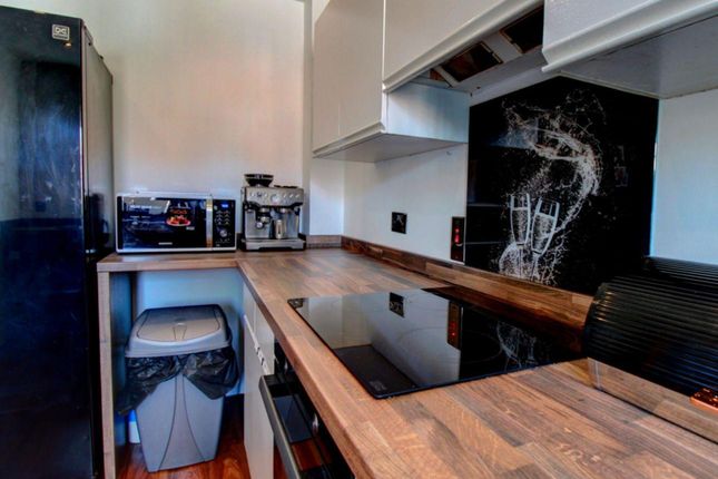 15, Peel Court, Slough photo 4