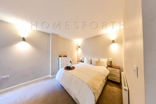 Flat for sale in Enfield Road, Dalston