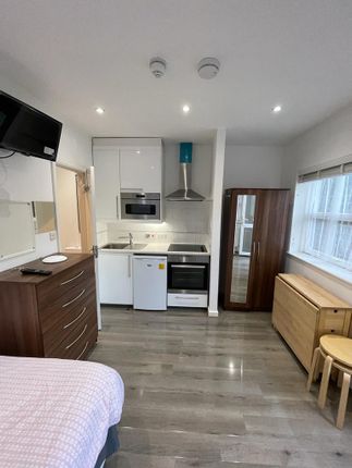 Studio to rent in Blenheim Gardens, London