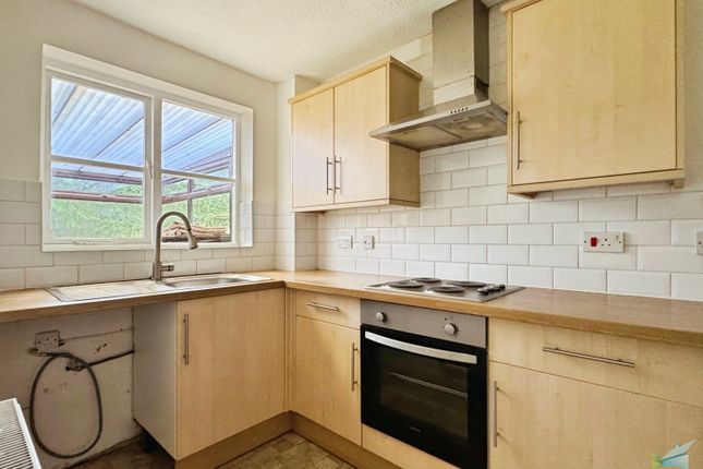 18, Nelson Close, Ashford photo 2