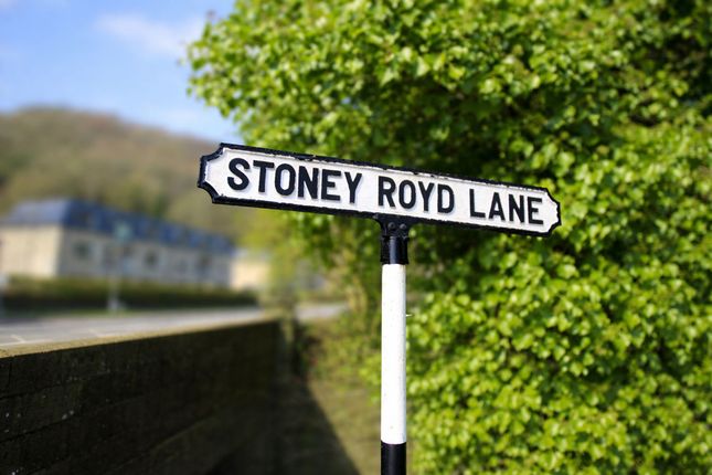 2 Stoney Royd Lane, Todmorden photo 2