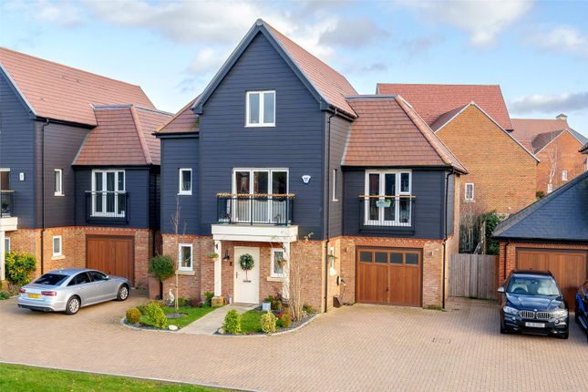 Thumbnail Detached house for sale in Buddery Close, Warfield, Bracknell, Berkshire