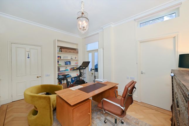 Flat for sale in Bina Gardens, London