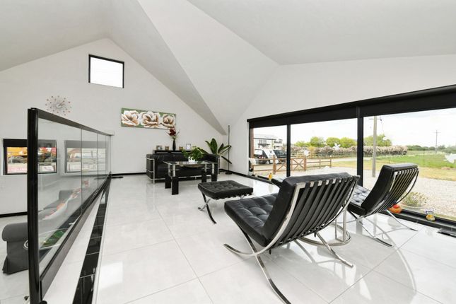 Le Fenice,, Poynters Lane, Southend-on-Sea photo 2