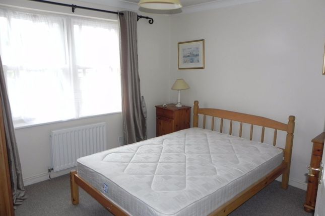 Flat to rent in Knightsbridge House, St Lukes Square, Guildford