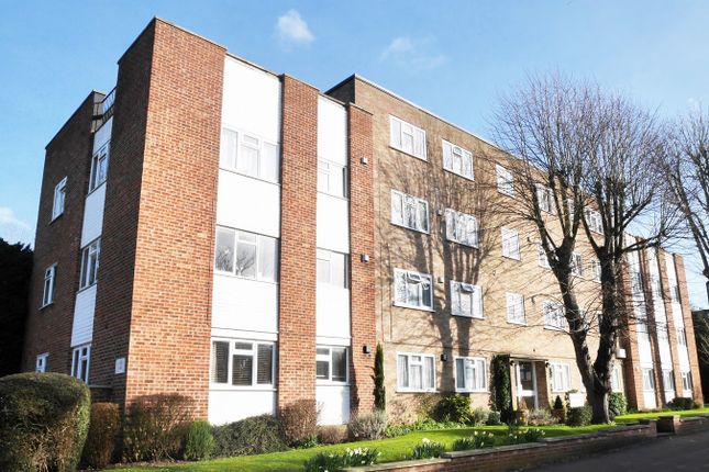 Thumbnail Flat to rent in Stanley Road, Sutton, Surrey