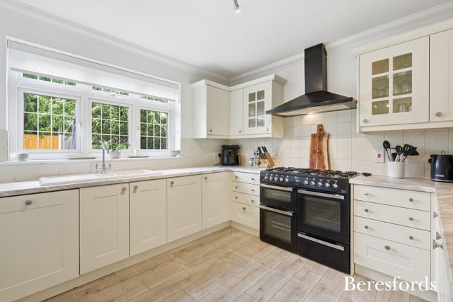 7, Longwood Close, Upminster photo 4