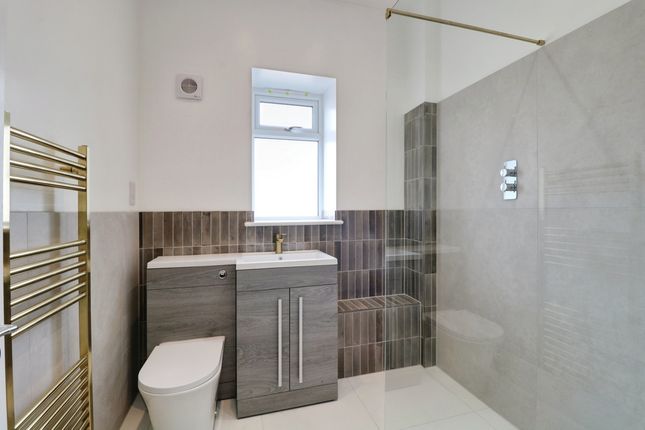 Flat Flat 4, 63-65, Spa Road, Hockley photo 2