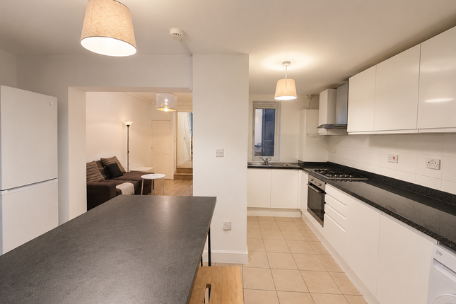 62, Valnay Street, London photo 2
