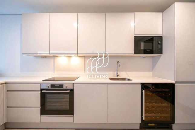 8 Buckle Street, London photo 4