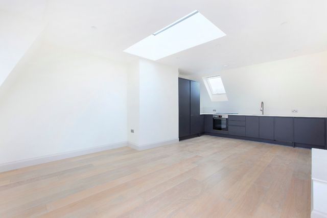 Flat to rent in Alderbrook Road, Clapham South, London