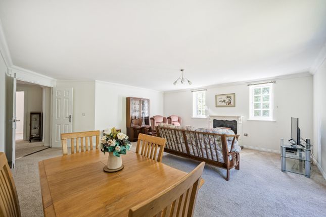 9, Courtney Place, Binfield photo 3
