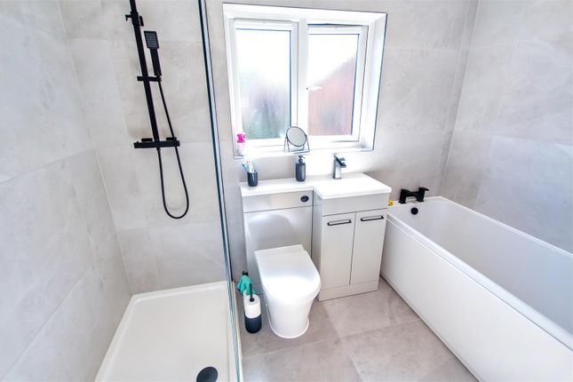 14, Brafferton Close, Woodham photo 4