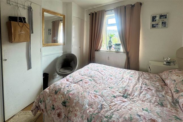 33A,, Quartermaine Avenue, Surrey photo 4