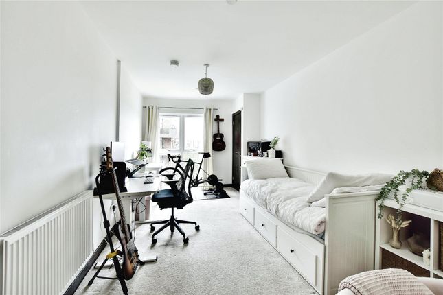 Flat for sale in Rosalind Drive, Maidstone, Kent