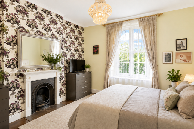 Flat B@25 Boscombe Road, London photo 4
