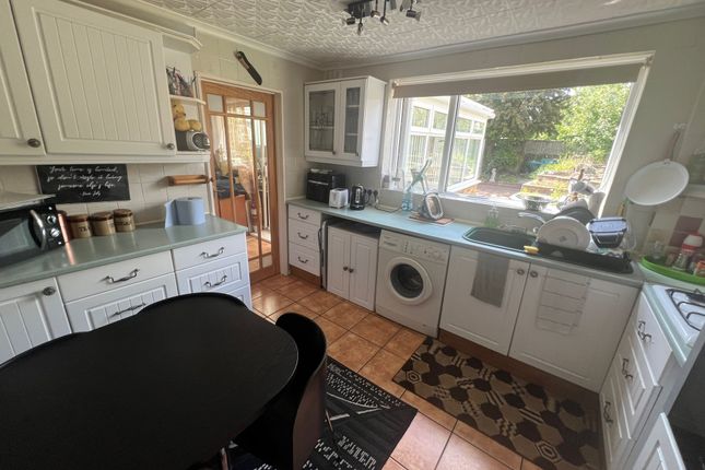 8 Byron Avenue, Grantham photo 3