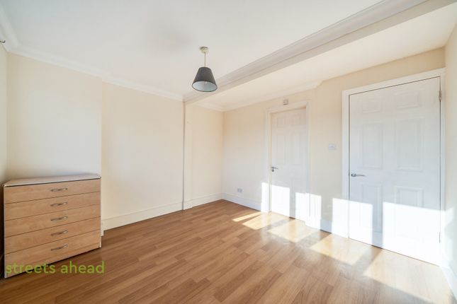 Second Floor Flat C, 5, Ardfern Avenue, London photo 4