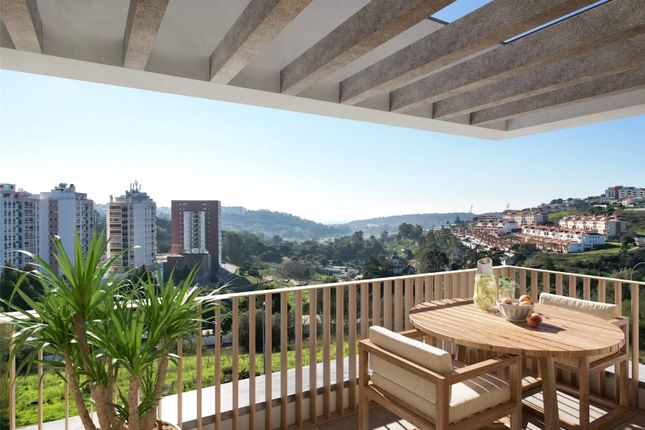 Apartment for sale in 2 Bedroom Apartment, Vale Do Jamor, Oeiras