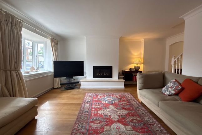 2 Carisbrooke Park, Leicester photo 3