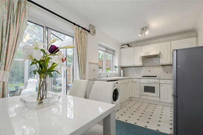 49, Pinders Green Drive, Leeds photo 2