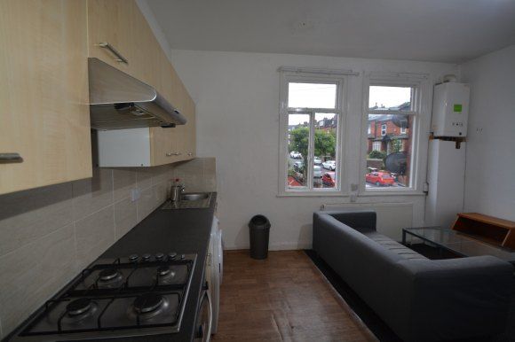 Flat Upstairs Flat, Upstairs Flat, 63, Brudenell Grove, Leeds photo 2