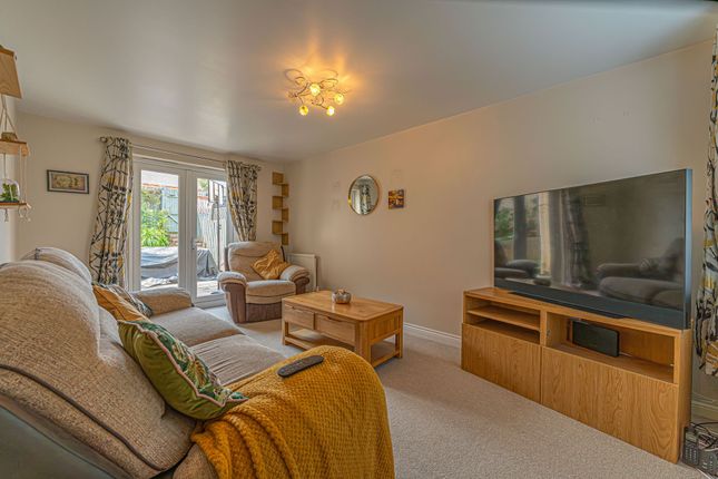 16 Roundbush Crescent, Caldicot photo 4