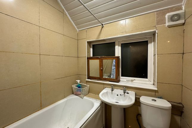 10, Bridgewater Road, Wembley photo 3