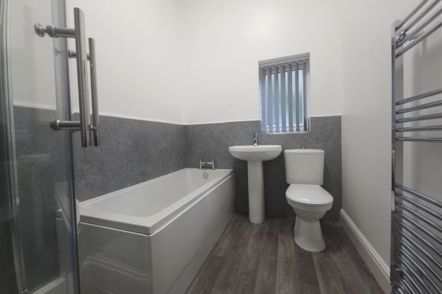 13, Gorseyfields, Manchester photo 2