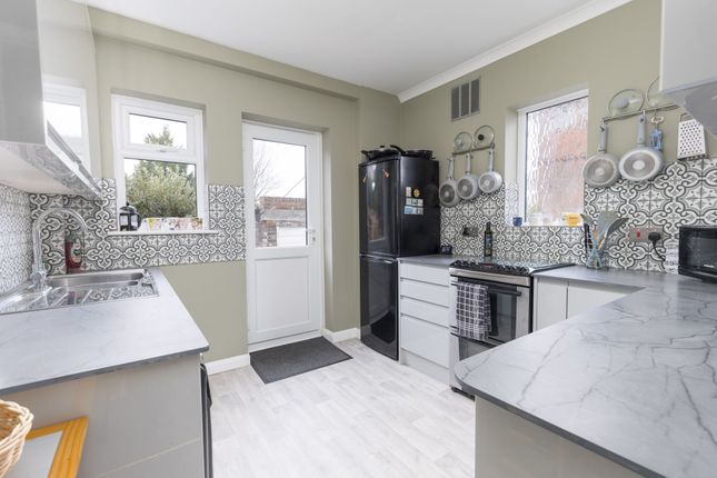 56 Halsford Park Road, East Grinstead photo 3