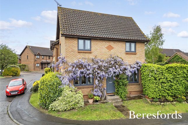 End terrace house for sale in Wallace Drive, Wickford