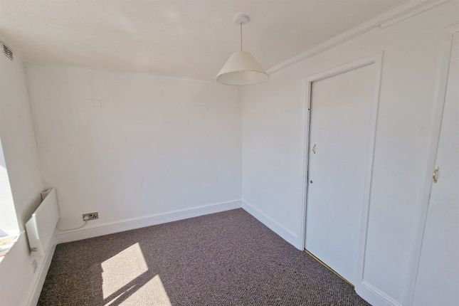 1B Central Buildings, London Road, Bognor Regis photo 4