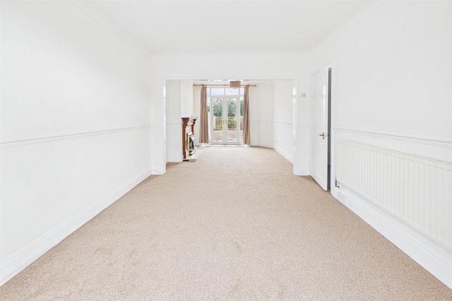 210, Ashington Grove, Coventry photo 3