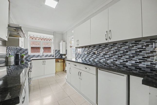 1 Garrick Gardens, Southampton photo 3