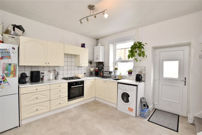9, Mosshey Street, Oldham photo 4