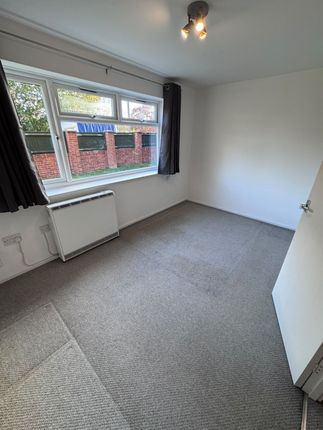 Old Bath Court, Maidenhead photo 4