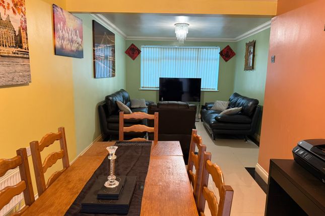 29 Silverlocke Road, Grays photo 4