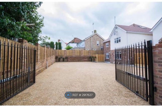 Cross Court, Chelmsford Road, Shenfield, Brentwood photo 4