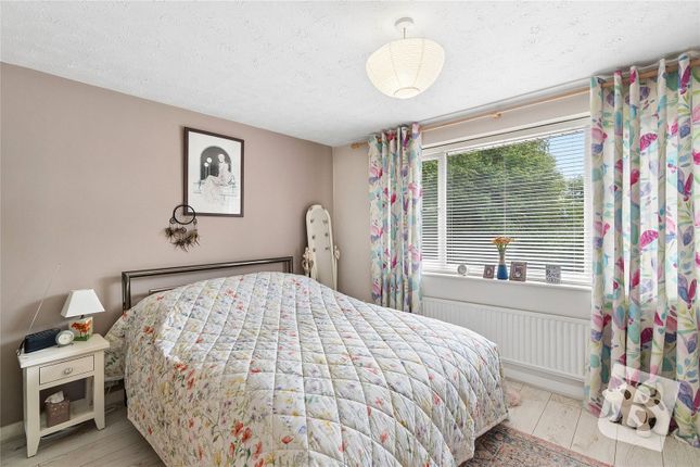 16, Toppesfield Avenue, Essex photo 4