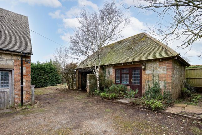 Elm Grange, Wellow Top Road, Yarmouth photo 3