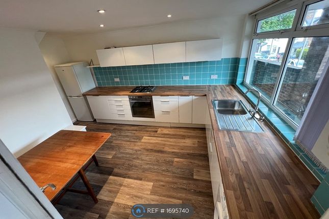 Thumbnail Flat to rent in Dale Court, Kingston Upon Thames