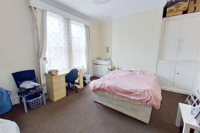 21 Brudenell Grove, Leeds photo 3